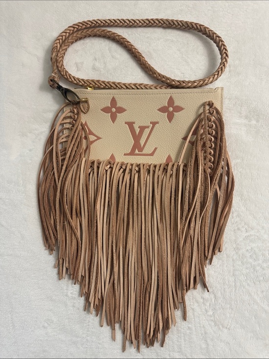 Louis Vuitton Handbags - Louis Vuitton Rose Trianon Nomad-
Blanca Beige & Tan Fringe Leather Crossbody